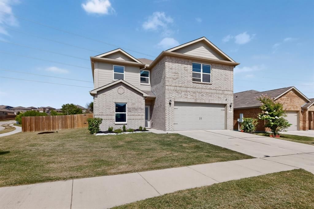 Property Photo:  218 Banjo Trail  TX 76071 
