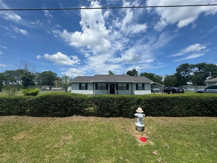 Property Photo:  207 College Mound Road  TX 75160 