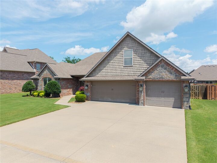 Property Photo: 6105 W Bainbridge Drive AR 72758