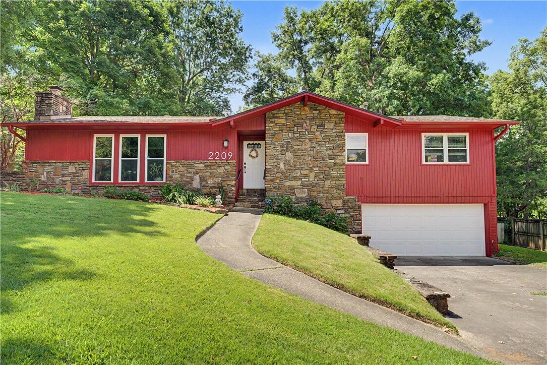 Property Photo:  2209 E Elaine Avenue  AR 72703 