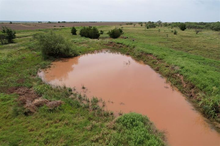 Property Photo: 1550 E County Road OK 73554