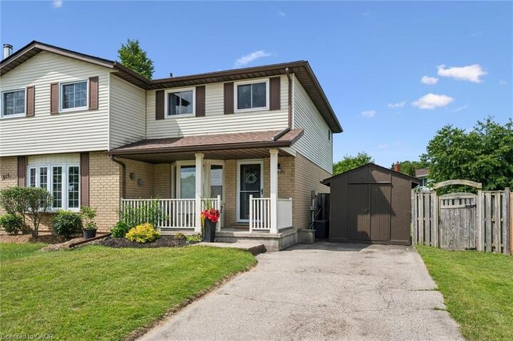 315 Mayview Crescent B — photo 1