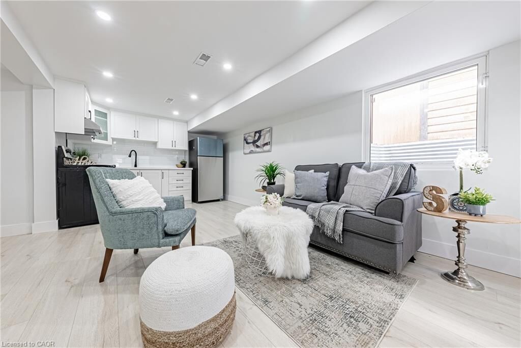Property Photo:  22 William Johnson Street Ll  ON L8J 1B4 