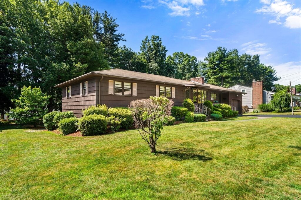 Property Photo: 9 Pratt Ln MA 01545