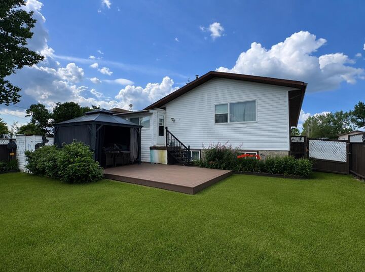 Property Photo: 1009 Third Avenue AB T0H 0J0