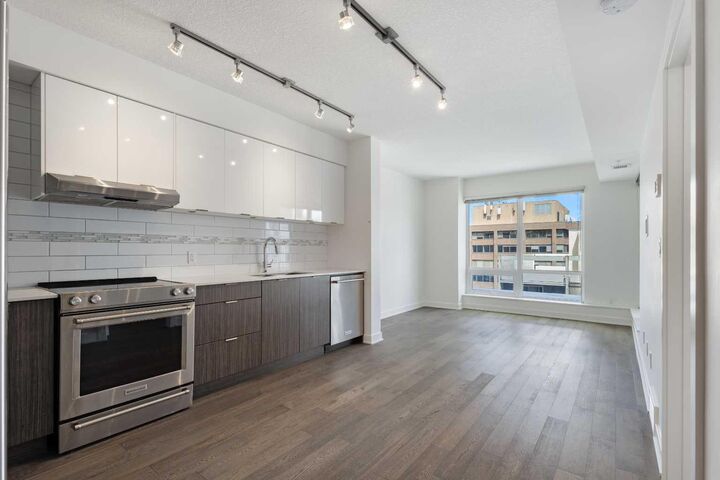 Property Photo:  930 6 Avenue SW 1004  AB T2J 1J3 