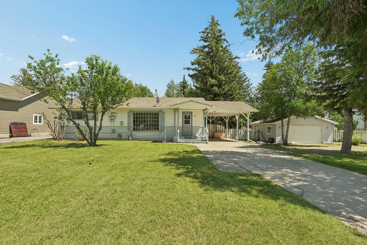 Property Photo:  736 2 Street W  AB T0K 0K0 