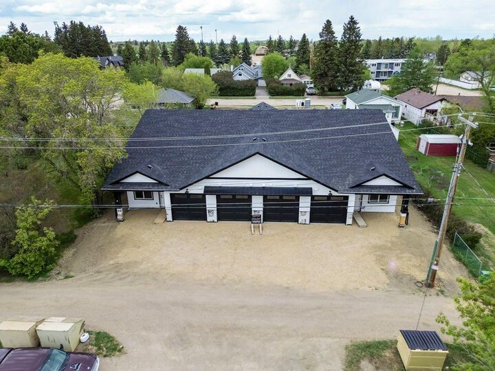Property Photo:  5463 55 Avenue 5  AB T4L 1M1 