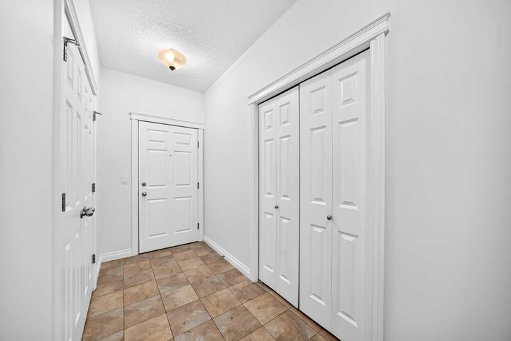 Property Photo:  4 Hemlock Crescent SW 103  AB T3C 2Z1 