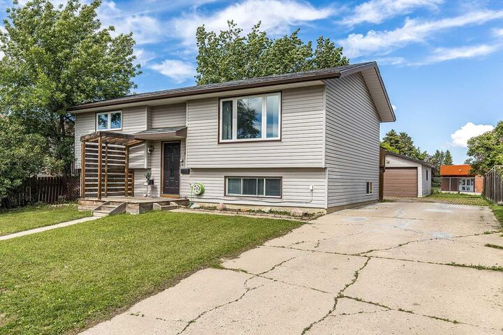Property Photo:  516 Sissons Crescent SE  AB T1B 2J9 