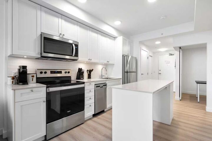 123 4 Street NE 405 — photo 1