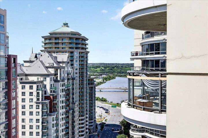 Property Photo: 1078 6 Avenue SW 2102 AB T2P 5N6