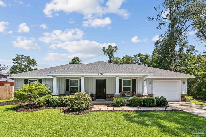 Property Photo:  6708 Da Lisa Rd  FL 32583 