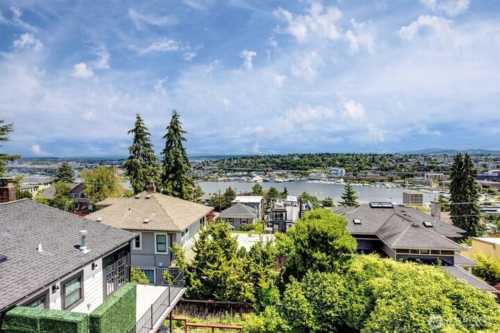 Property Photo:  1518  4th Avenue N  WA 98109 