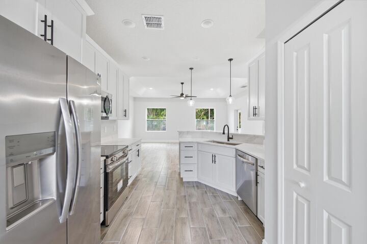 Property Photo: 8780 92nd Avenue FL 32967