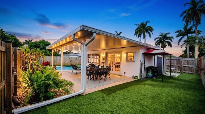 Property Photo: 707 N 32nd Avenue FL 33021