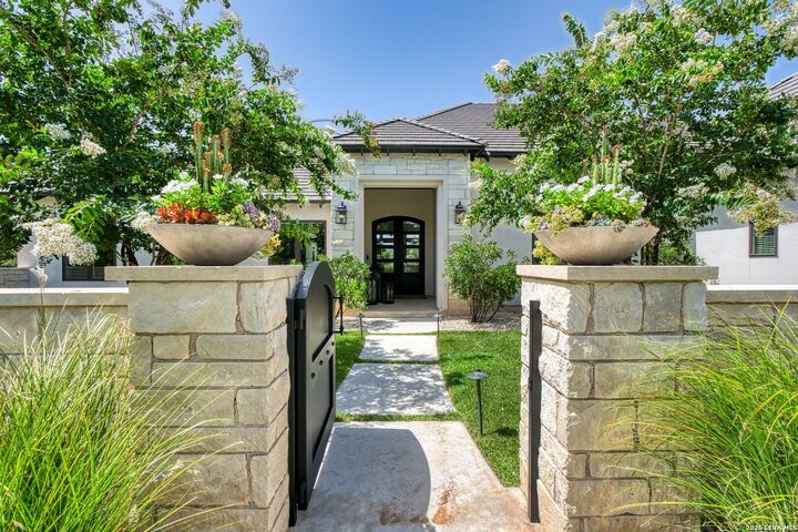 Property Photo:  44 Landmark Rdg  TX 78006 