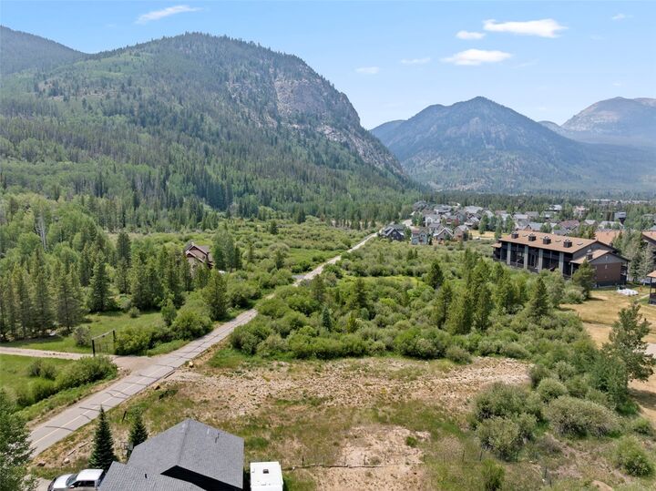 Property Photo:  523 Temple Trail  CO 80443 