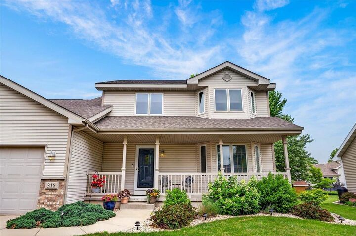 Property Photo:  318 Burl Oak Drive  WI 53532 