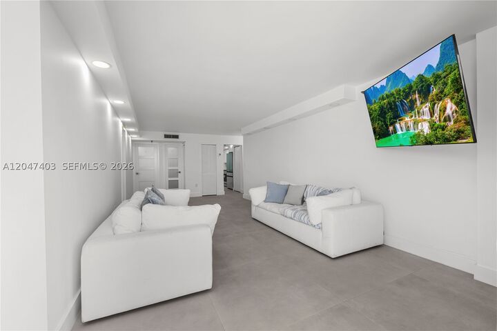Property Photo:  2457 Collins Ave 201  FL 33140 