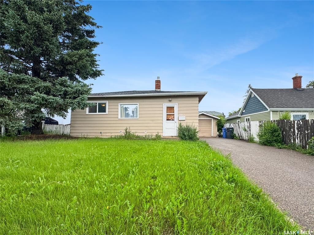 Property Photo:  862 109th Street  SK S9A 2C9 