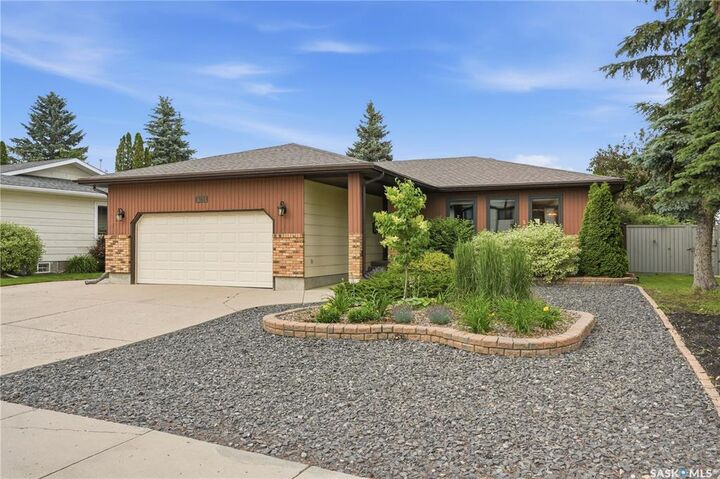 Property Photo: 523 Spencer Crescent SK S7K 7T5