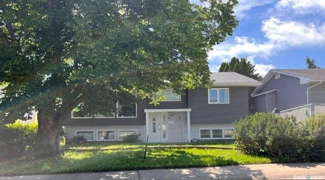 Property Photo: 1321 Prince Crescent SK S6H 6E6