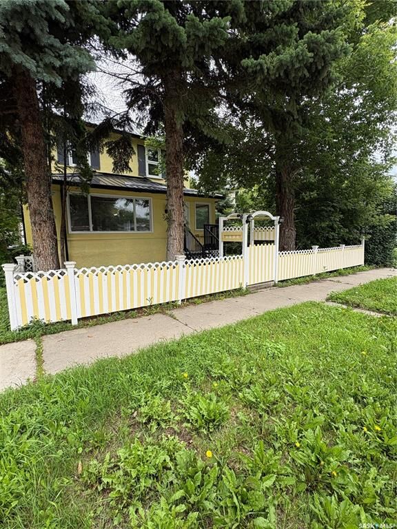 Property Photo: 368 4th Avenue E SK S0A 2P0