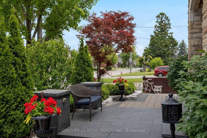 Photo de la propriété: 127 Sultana Avenue ON M6A 1T6