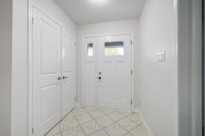 Property Photo:  265 Ellen Davidson Drive 4  ON L6M 0V4 