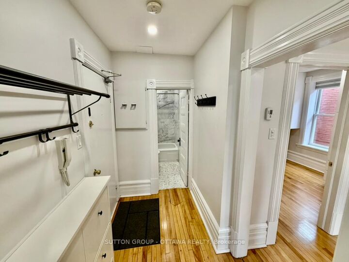 Property Photo:  149 St Andrew Street 2A  ON K1N 5G3 
