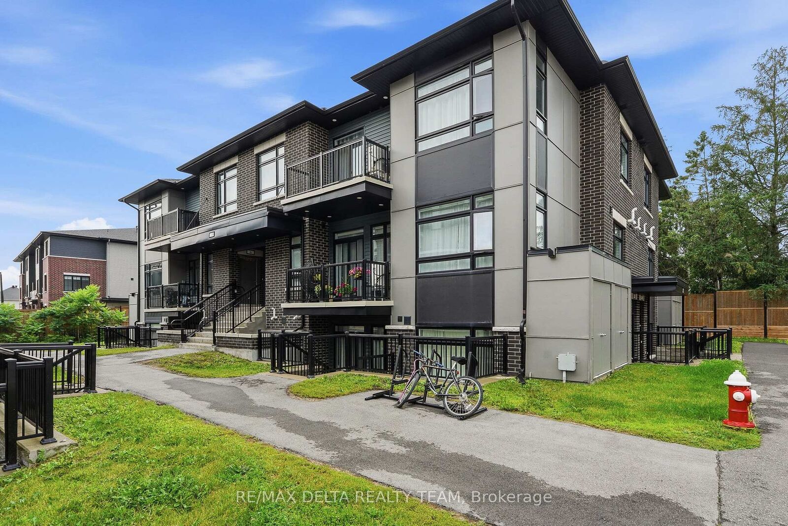 Property Photo: 400 Rolling Meadow Crescent B ON K1W 0S1