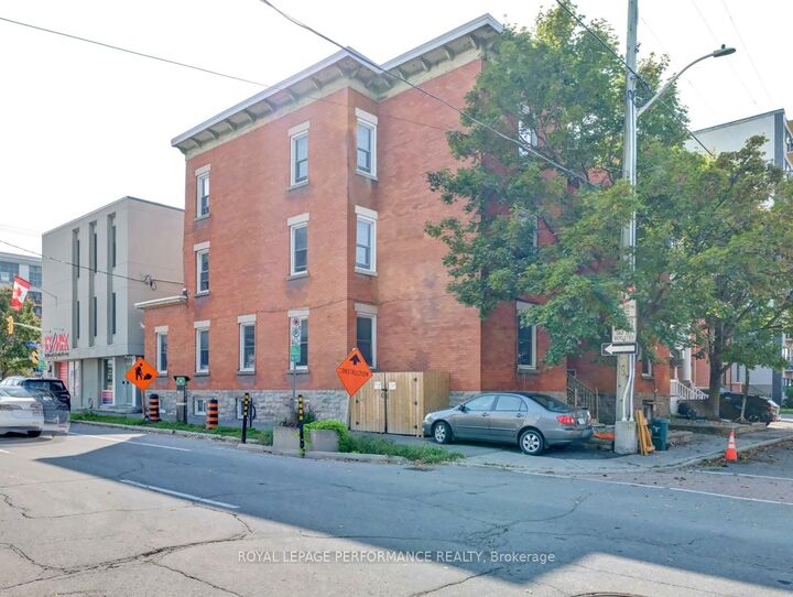 Property Photo: 342 Frank Street ON K2P 0Y1