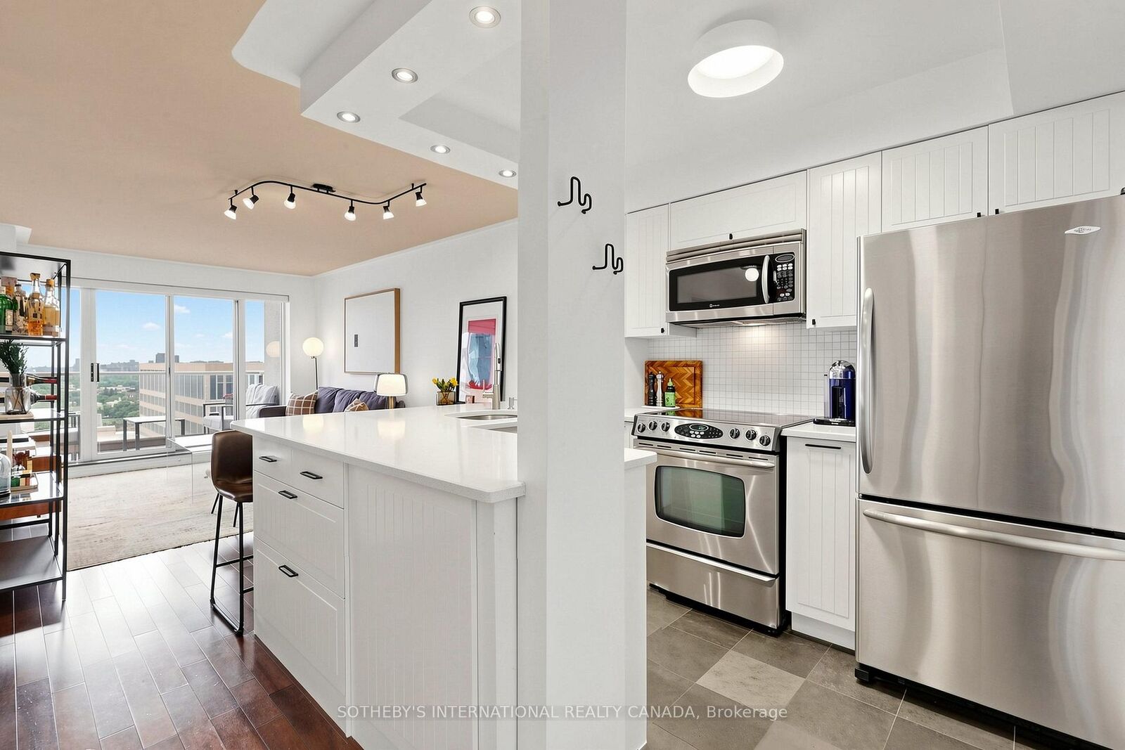 Property Photo: 909 Bay Street 2303 ON M5S 1Z9