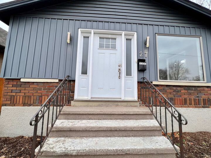 27 Wharncliffe Road S — photo 1