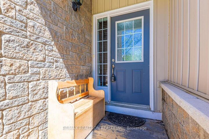 Property Photo:  800 Westridge Boulevard 10  ON L3V 0A1 