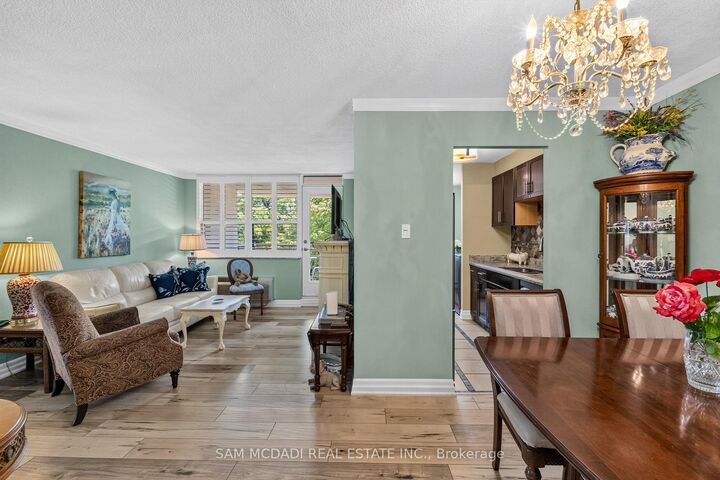 Property Photo: 966 Inverhouse Drive 412 ON L5J 4B6