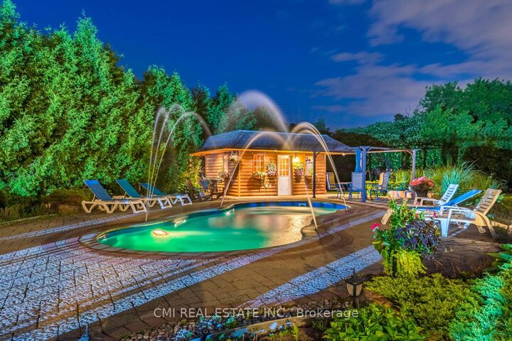 Property Photo: 776 Woodland Acres Crescent ON L6A 1G2