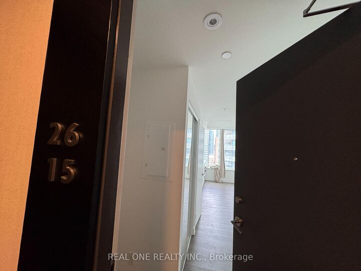 Property Photo:  8 Wellesley Street W 2615  ON M4Y 0J5 