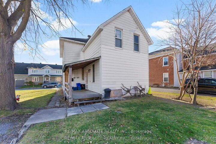 Property Photo: 27 Macdonald Street S ON K7S 2W4