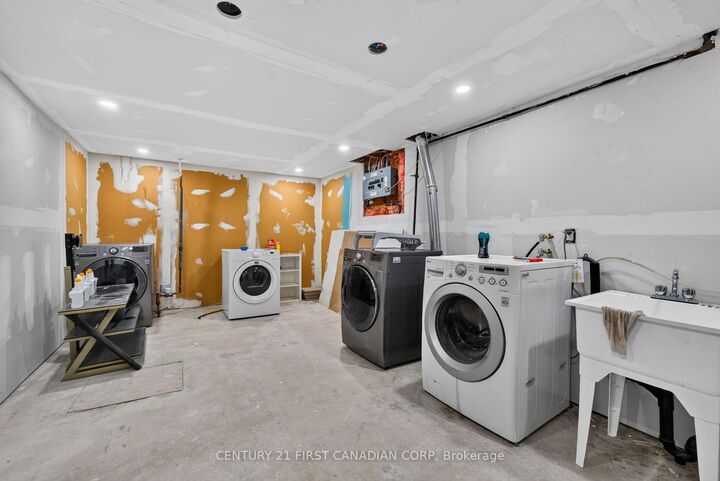 Property Photo: 224 Culver Crescent ON N5V 3G7