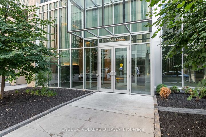 Property Photo: 40 Nepean Street 1103 ON K2P 0X5