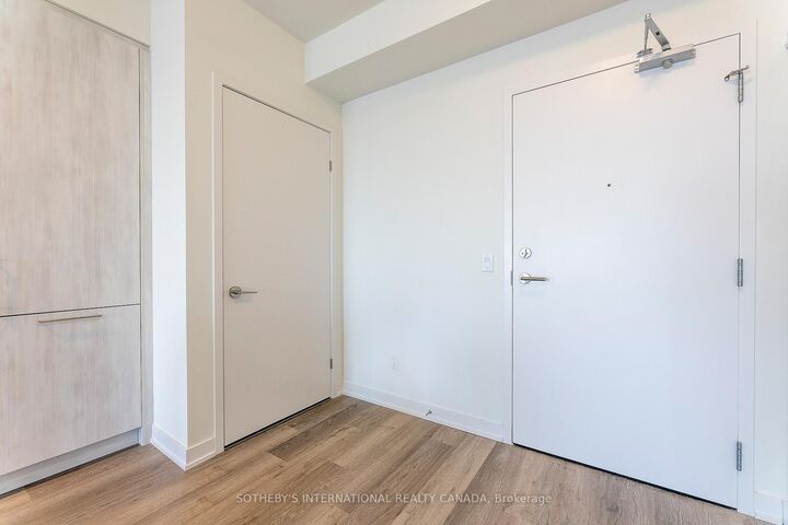 Property Photo: 6 David Eyer Road 613 ON L4S 0N6