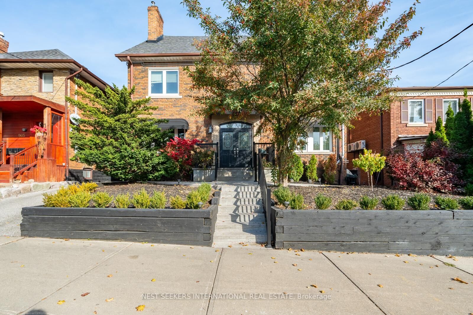 Property Photo:  963 Avenue Road 7  ON M5P 2K9 