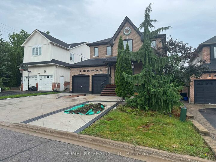 Property Photo:  1115 Silverfox Court  ON L1K 2T9 