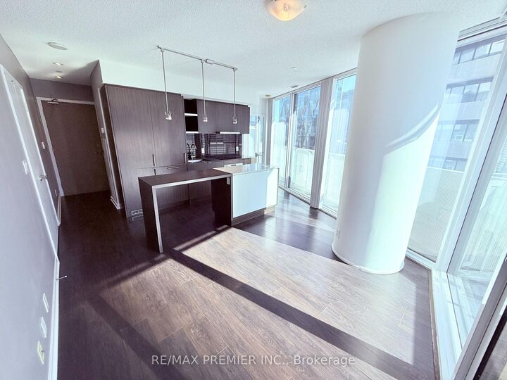 Property Photo: 100 Harbour Street 1707 ON M5J 0B5