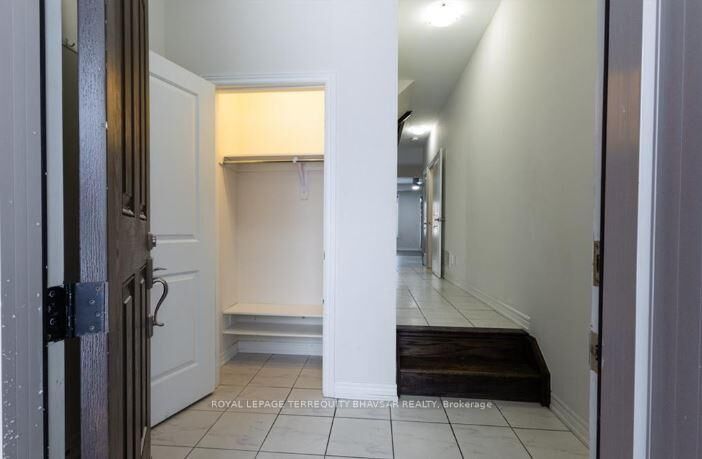 Property Photo: 8 Grassbourne Avenue ON N2R 0R1