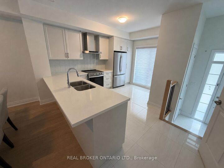 Property Photo:  13 Maybank Lane  ON L4A 2S9 