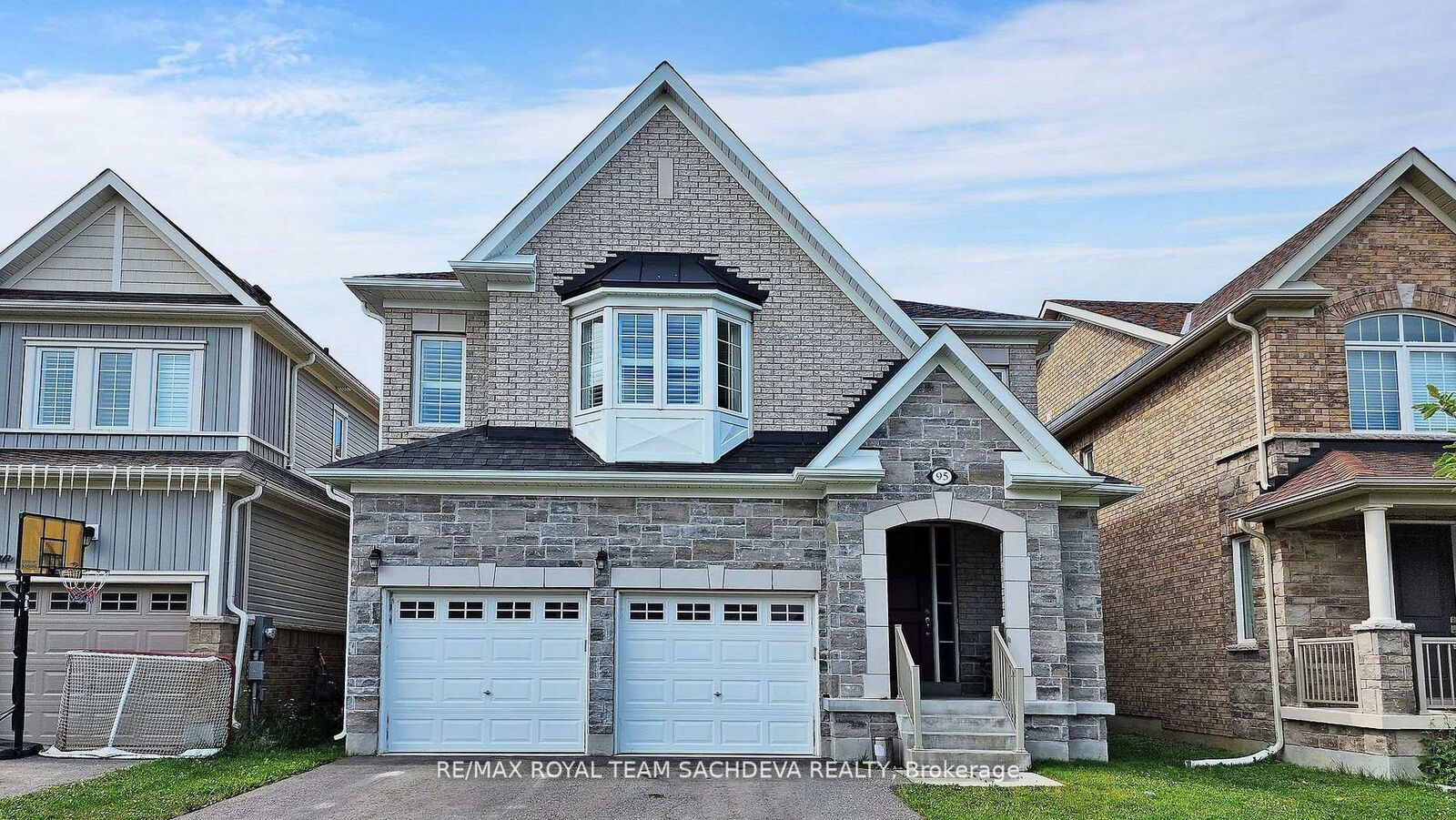 Property Photo:  95 Fred Jackman Avenue  ON L1C 0T4 