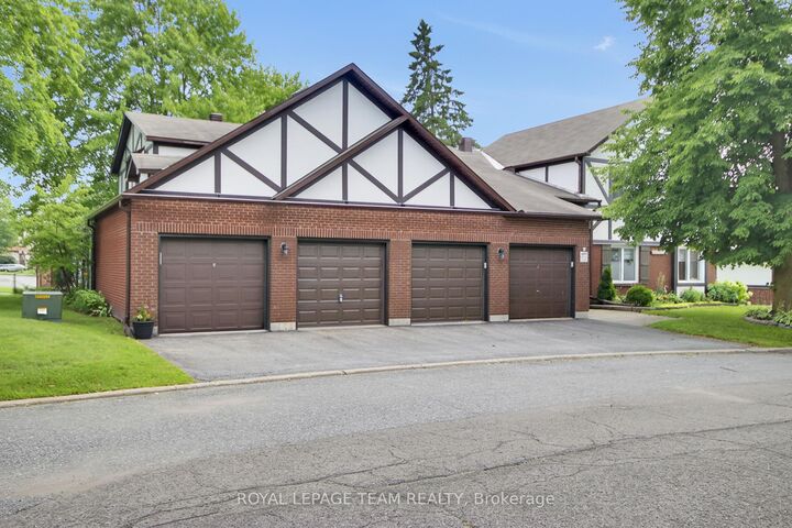 Property Photo:  10 Stonehill Court B  ON K2M 1E5 